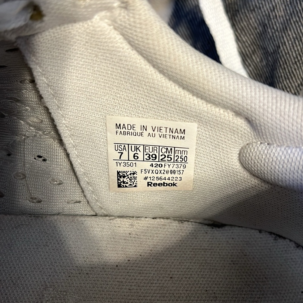White Women's Athletic Shoes. Size 7 no flaws. Leathered, suede,nylon - Picture 9 of 16